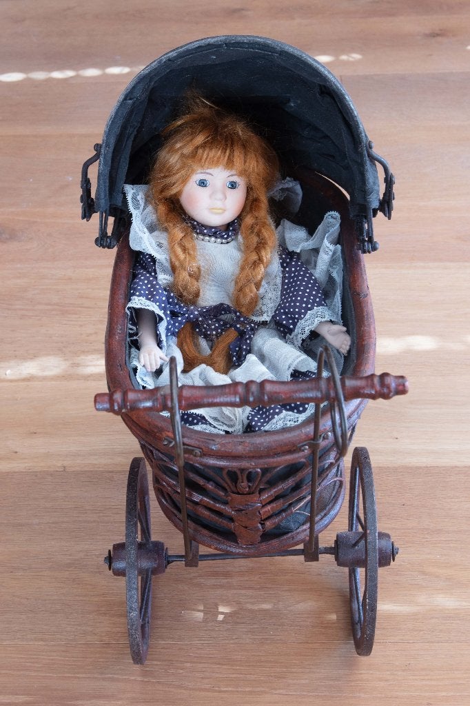 (361) Antieke poppenwagen met zeer oude pop, Ophalen