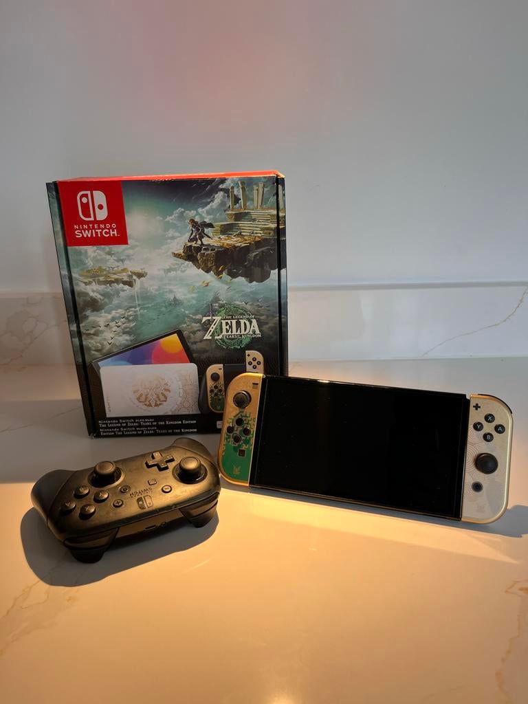 Nintendo Switch OLED - Zelda  + pro controller, Spelcomputers en Games, Spelcomputers | Nintendo Switch, Zo goed als nieuw, Switch OLED