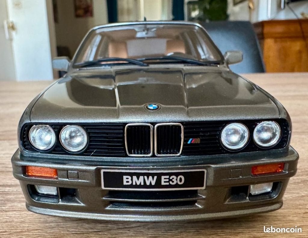 1:18 BMW E30 325i Touring Dolphin Grey 1991 Ottomobile OT929, 2, rue de l'écusson, Zone commerciale Oxygène Sud, Josselin, 56120, FR