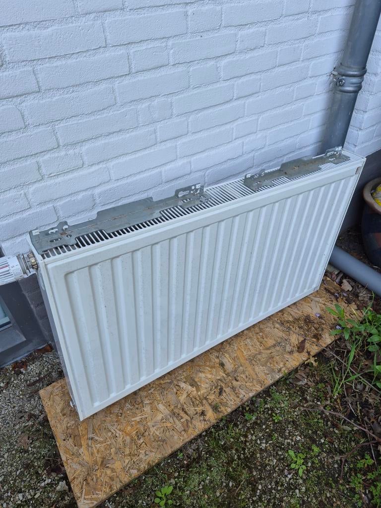 Nette radiator met onderaansluiting - 100x60 cm, 30 tot 80 cm, Radiator, Ophalen of Verzenden, Zo goed als nieuw