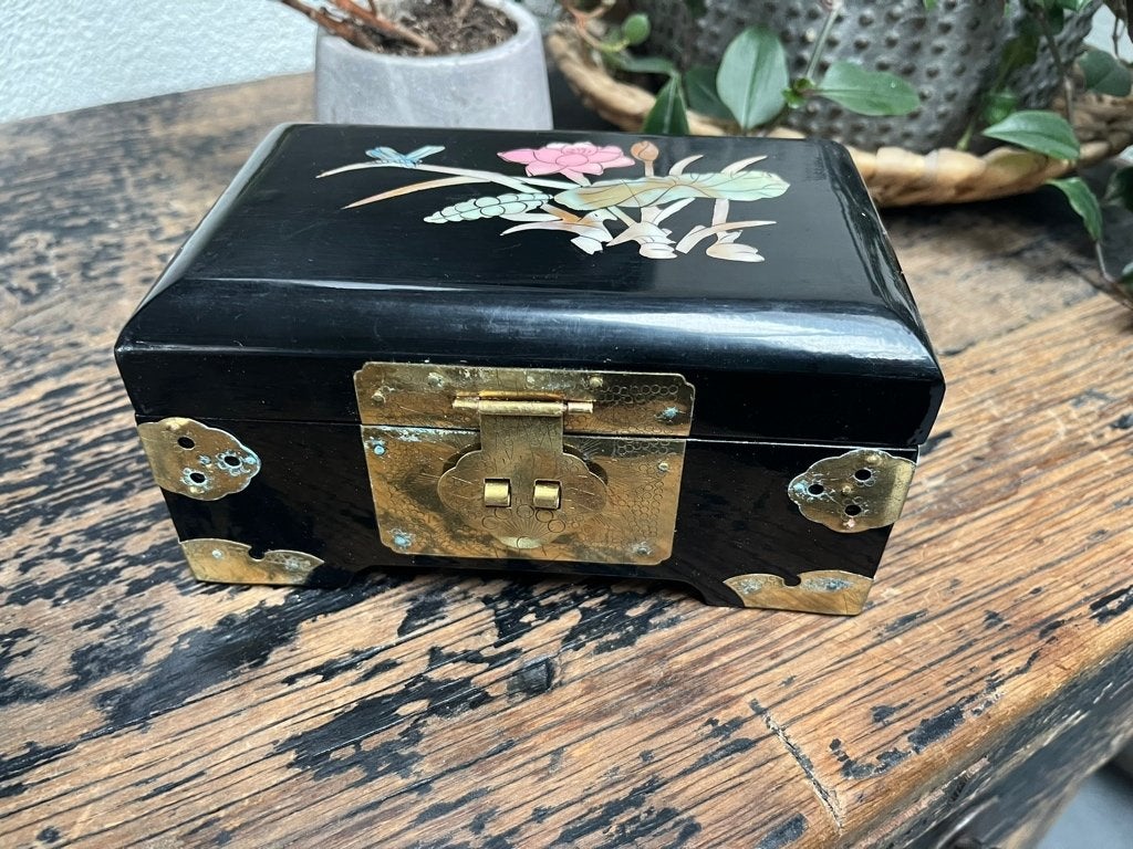 chinees sieraden juwelen kistje box doos en slot, Verburgt Vintage, Nieuw, Ophalen of Verzenden, https://verburgtvintage.nl/#contact