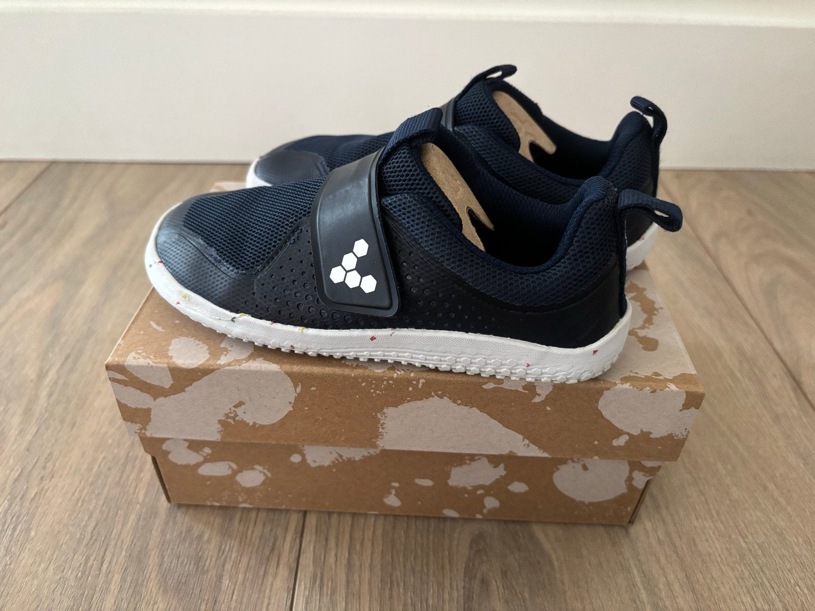 Vivobarefoot Primus Sport III Kids - Maat 30 - Deep Ocean, Ophalen, Zo goed als nieuw, Jongen of Meisje, Sportschoenen
