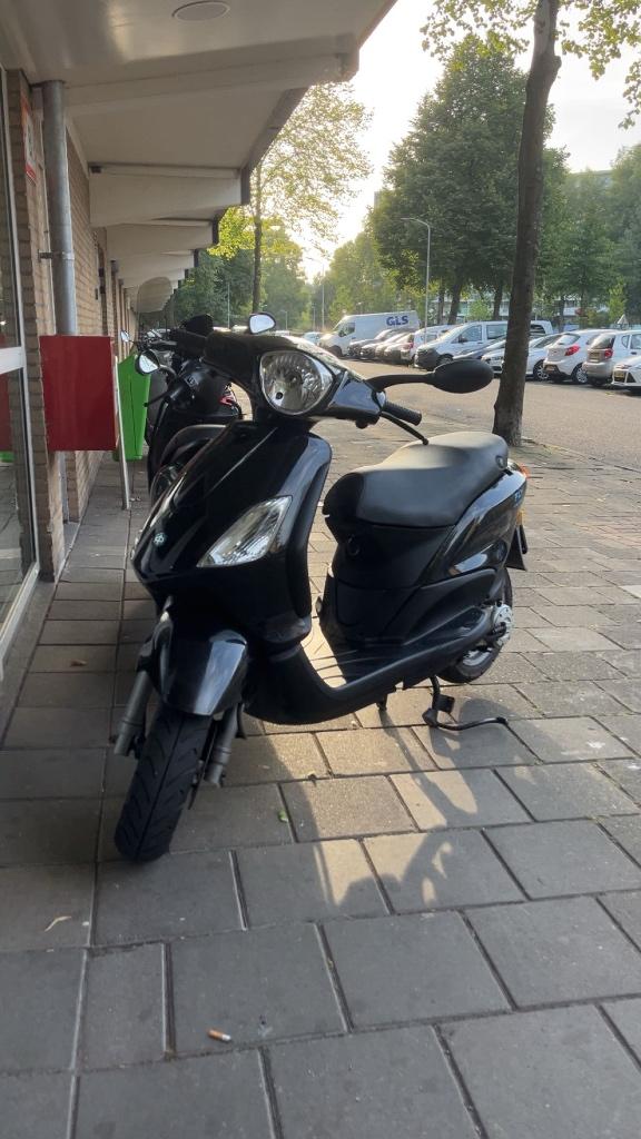 Piaggio fly 4takt, Fietsen en Brommers, Scooters | Piaggio, Ophalen, Gebruikt, Maximaal 45 km/u, Fly