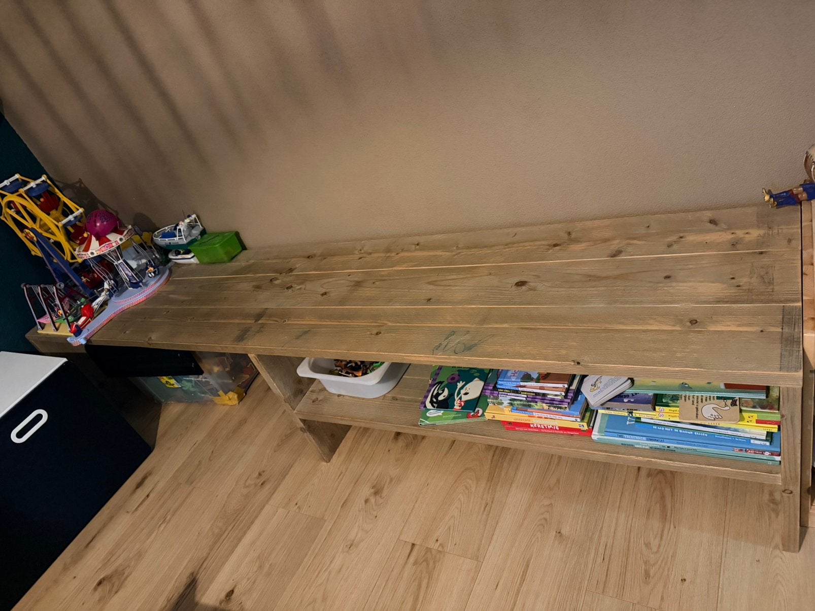 Kinder bureau, Ophalen, Gebruikt, Tafel(s)