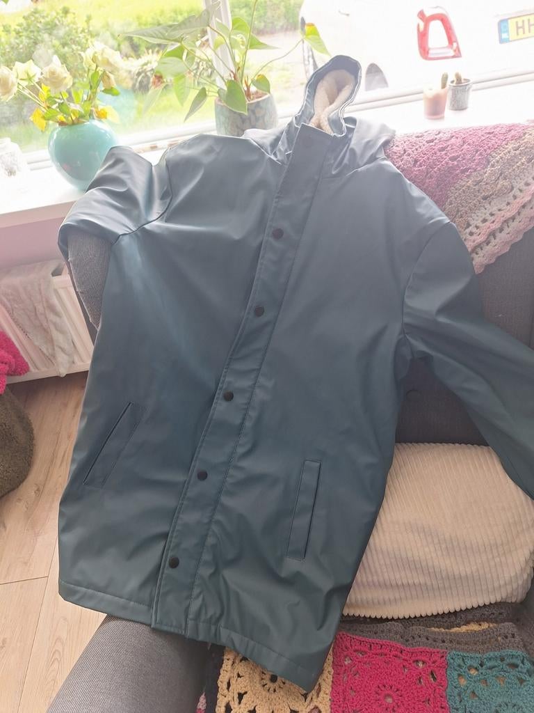 Blauw/groene hema regenjas met teddy voering in de capuchon, Ophalen of Verzenden, Zo goed als nieuw, Jongen of Meisje, Jas