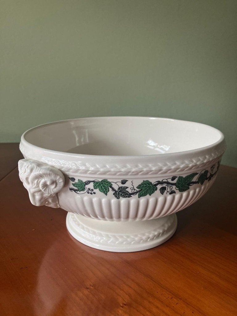 Wedgwood Edme Stratford groenteschaal 23 cm., Ophalen of Verzenden, Overige stijlen, Schaal of Schalen, Zo goed als nieuw