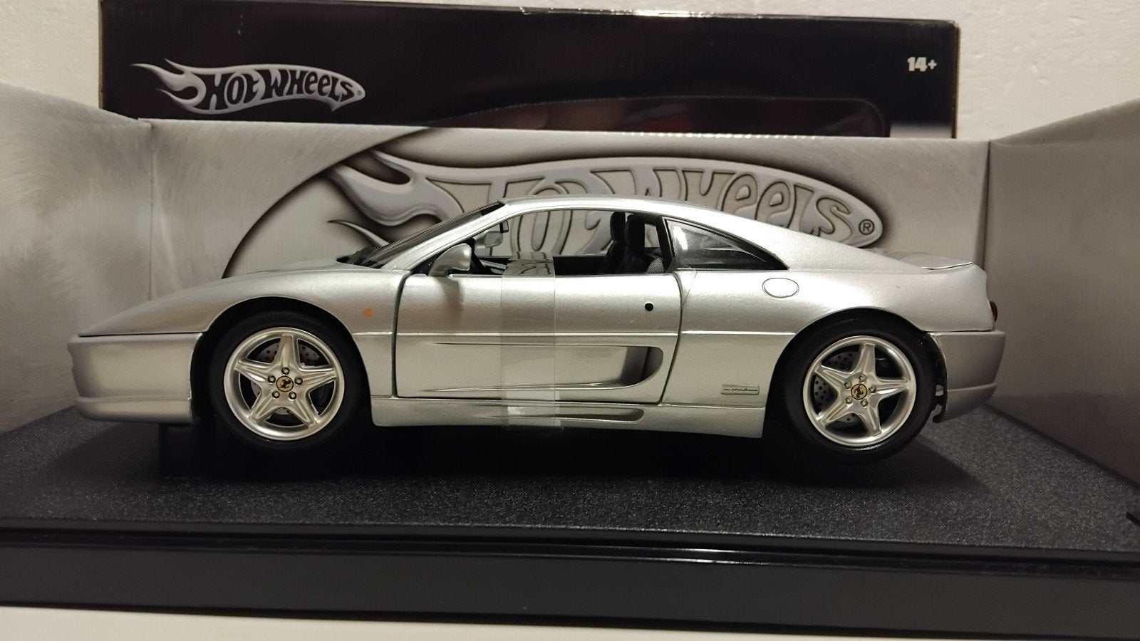 Ferrari F 355 Coupe zilver grijs Hot Wheels metal 1:18 KRD, Hobby en Vrije tijd, Ophalen of Verzenden, Zo goed als nieuw, Auto