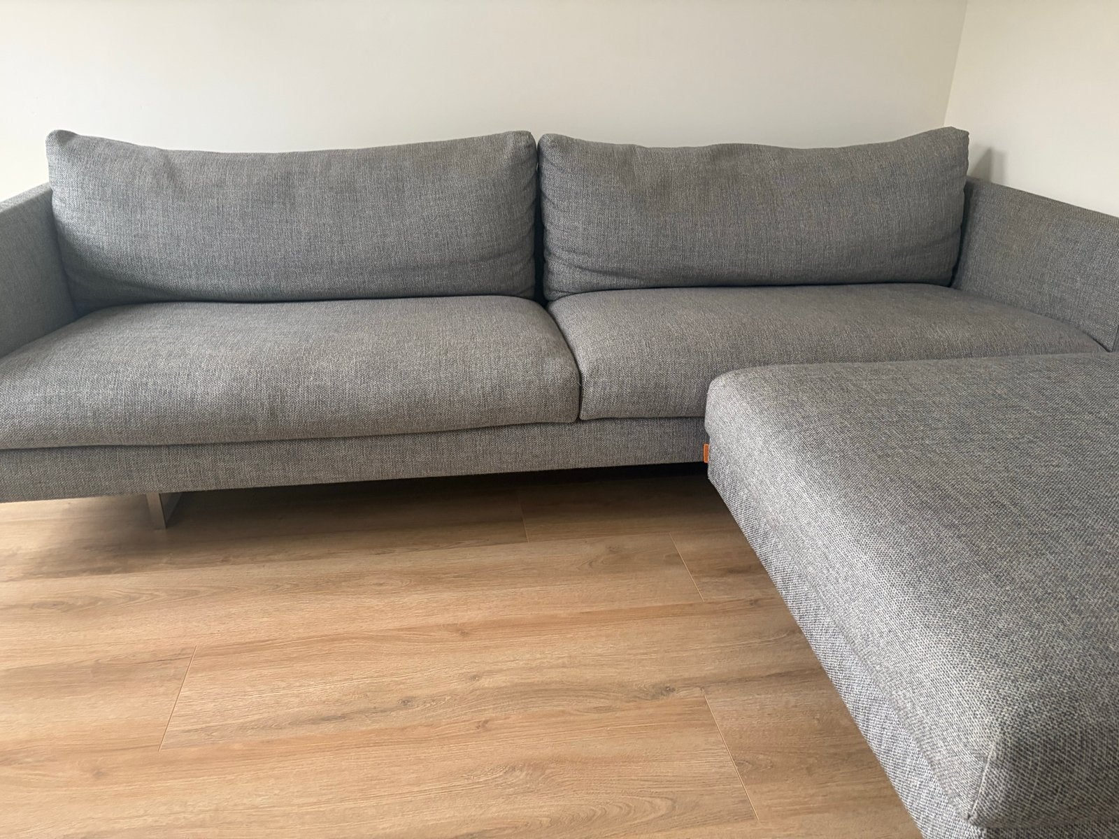 Axel Montis bank met voetenbank (nieuwprijs plm 4.000 euro), Huis en Inrichting, Ophalen, 250 tot 300 cm, Gebruikt, 100 tot 125 cm