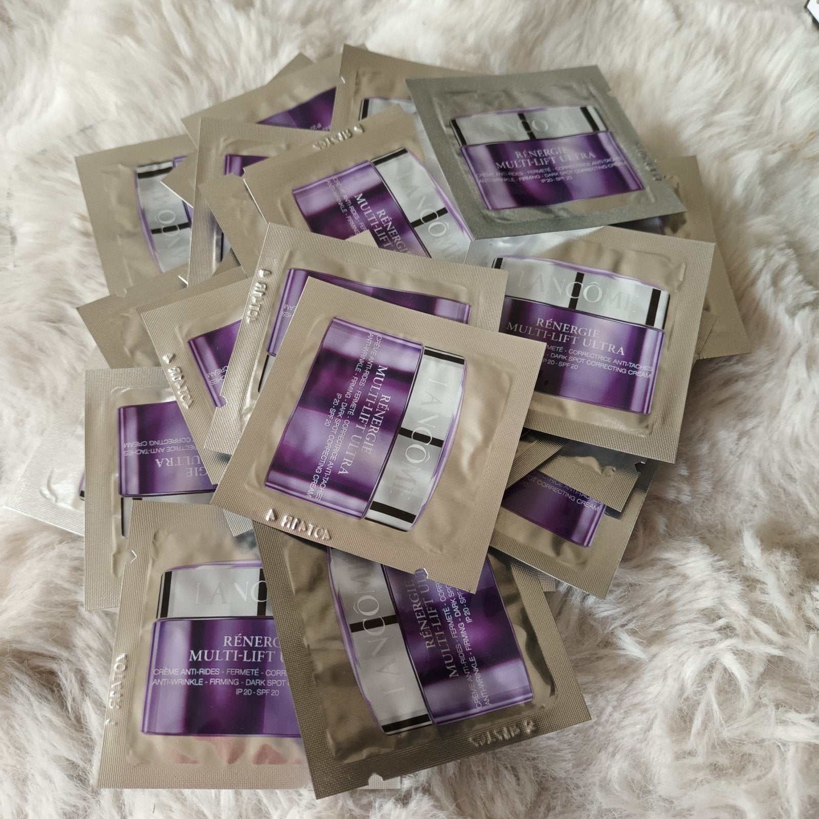 LANCOME Rénergie multi lift anti dark spot..33 stuks..nieuw, Sieraden, Tassen en Uiterlijk, Uiterlijk | Gezichtsverzorging, Ophalen of Verzenden