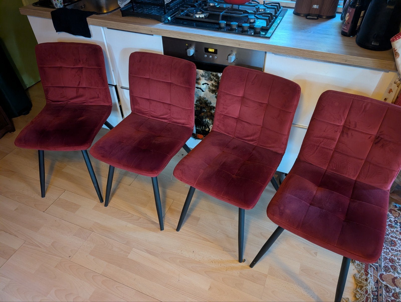 4 Bordeauxrode Velvet Eetkamerstoelen, Ophalen, Zo goed als nieuw, Metaal, Vier