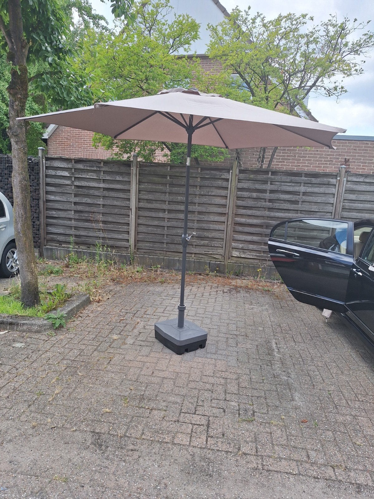 Parasol met voet - Zo goed als nieuw, Ophalen