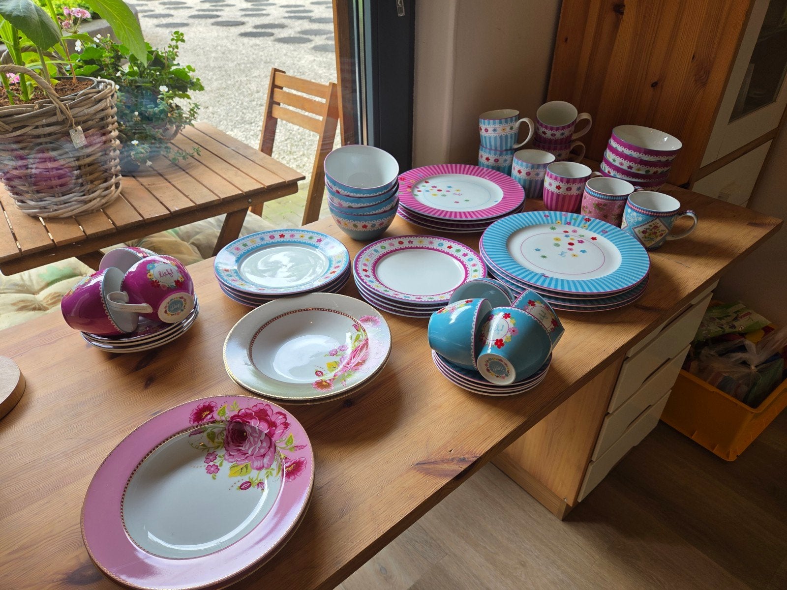 Lief! en Pip servies. Grote set vrolijk servies., Huis en Inrichting, Keuken | Servies, Ophalen, Zo goed als nieuw, Overige stijlen