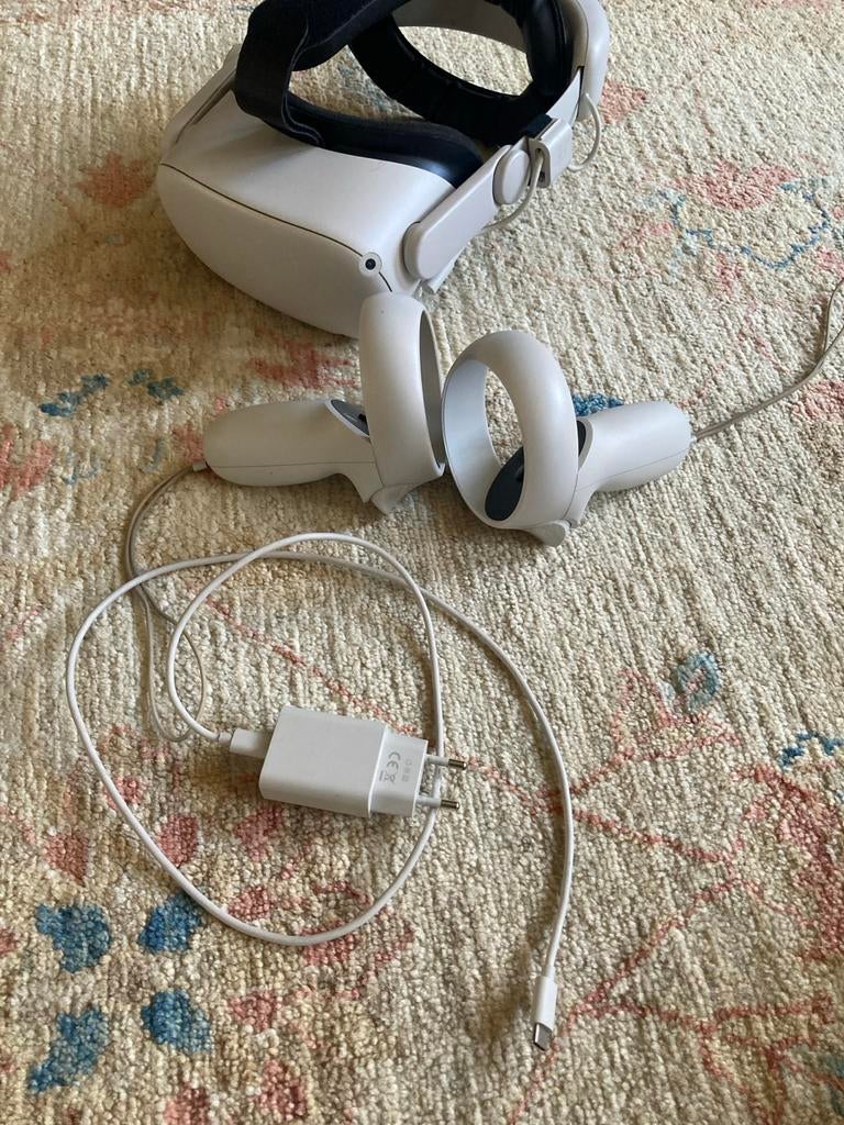 Oculus Quest 2 (64GB) met Kiwi design batterij headstrap, Spelcomputers en Games, Virtual Reality, Ophalen, Gebruikt, VR-bril