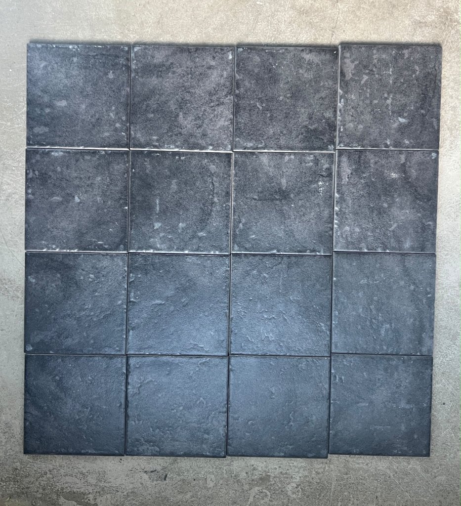 Partij originele Italiaanse Onice Nero tegels  (bijna 5 m2), Ophalen, Keramiek, Nieuw, Minder dan 20 cm