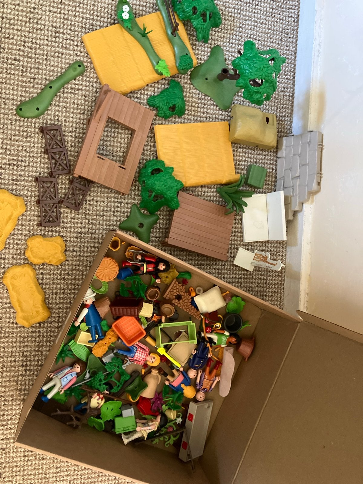 Doos Playmobil met figuren en jungle/dieren onderdelen, Kinderen en Baby's, Speelgoed | Playmobil, Wild life, Gebruikt, Losse onderdelen