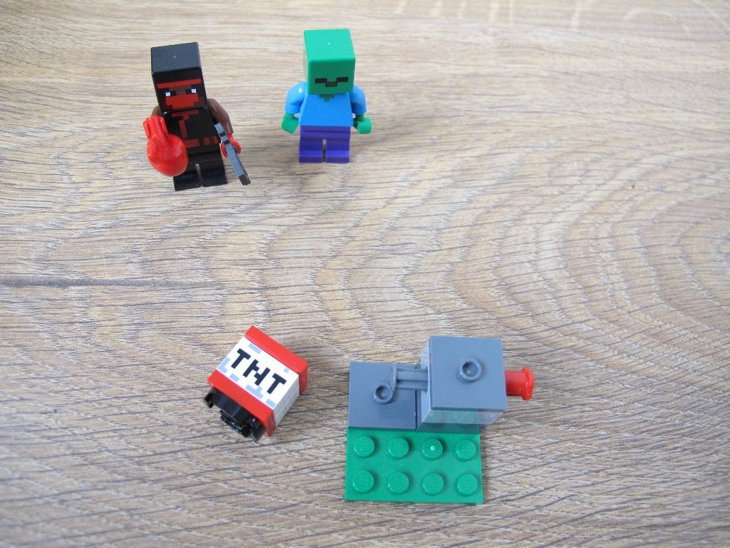 LEGO 662304 Minecraft Ninja Zombie TNT, Minecraft, Lego, Ophalen of Verzenden, Zo goed als nieuw
