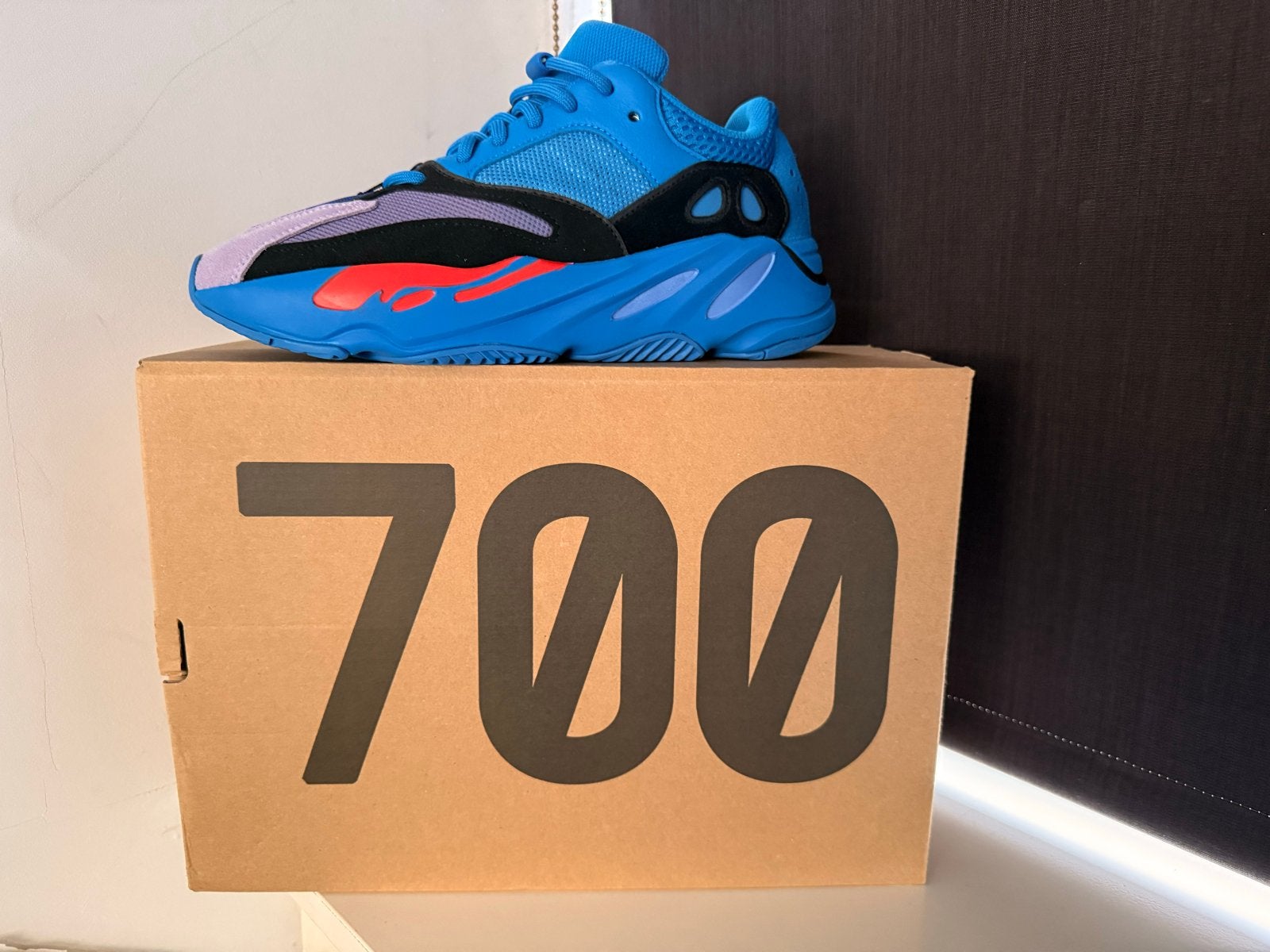 Adidas Yeezy Boost 700 Bright Blue US 9 / EU 42.5, Kleding | Heren, Blauw, Nieuw, Ophalen of Verzenden, Sneakers of Gympen