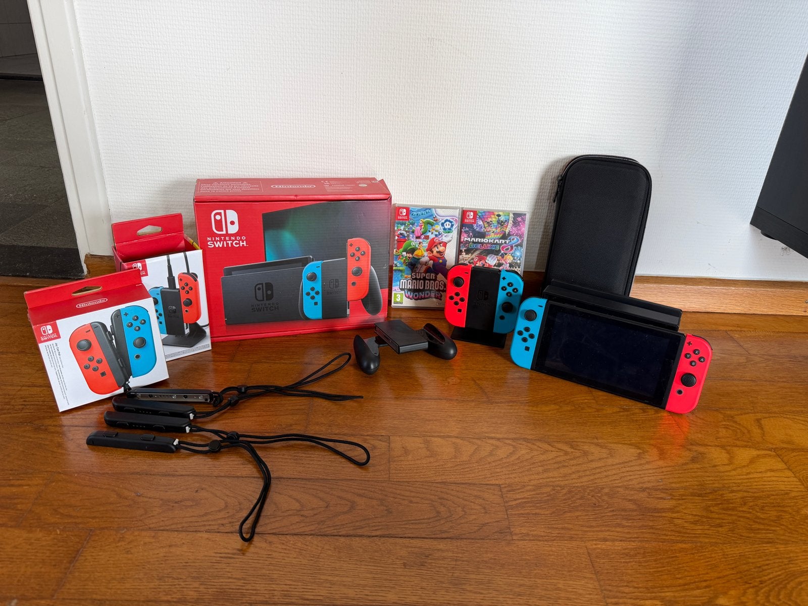 Nintendo Switch 2019 met 4 controllers, games en hoes, Met games, Zo goed als nieuw, Met 3 controllers of meer, Ophalen