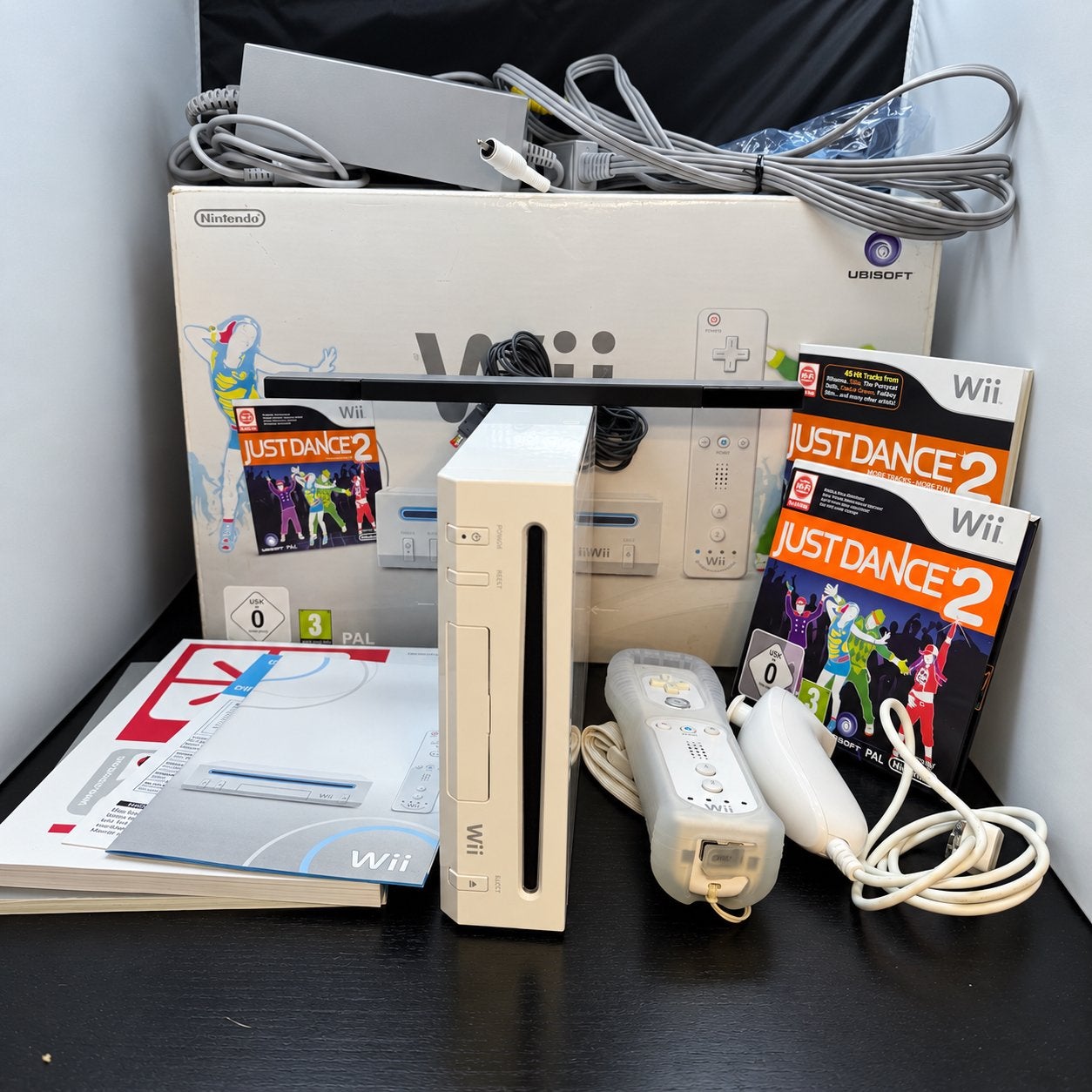 Nintendo Wii Console met Just Dance 2 - Zo goed als nieuw!, Spelcomputers en Games, Met games, Z, Ophalen of Verzenden, Zo goed als nieuw