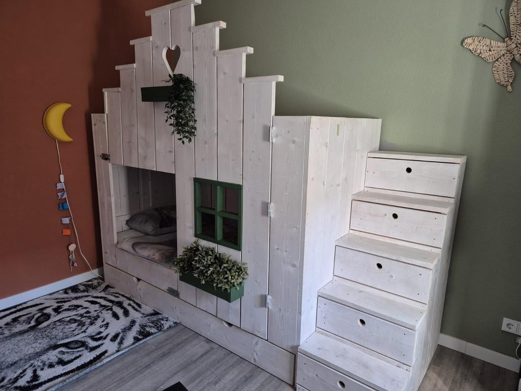 Kinderbed - hoogslaper INCL kast en trappenlades, Ophalen, Zo goed als nieuw, Hoogslaper
