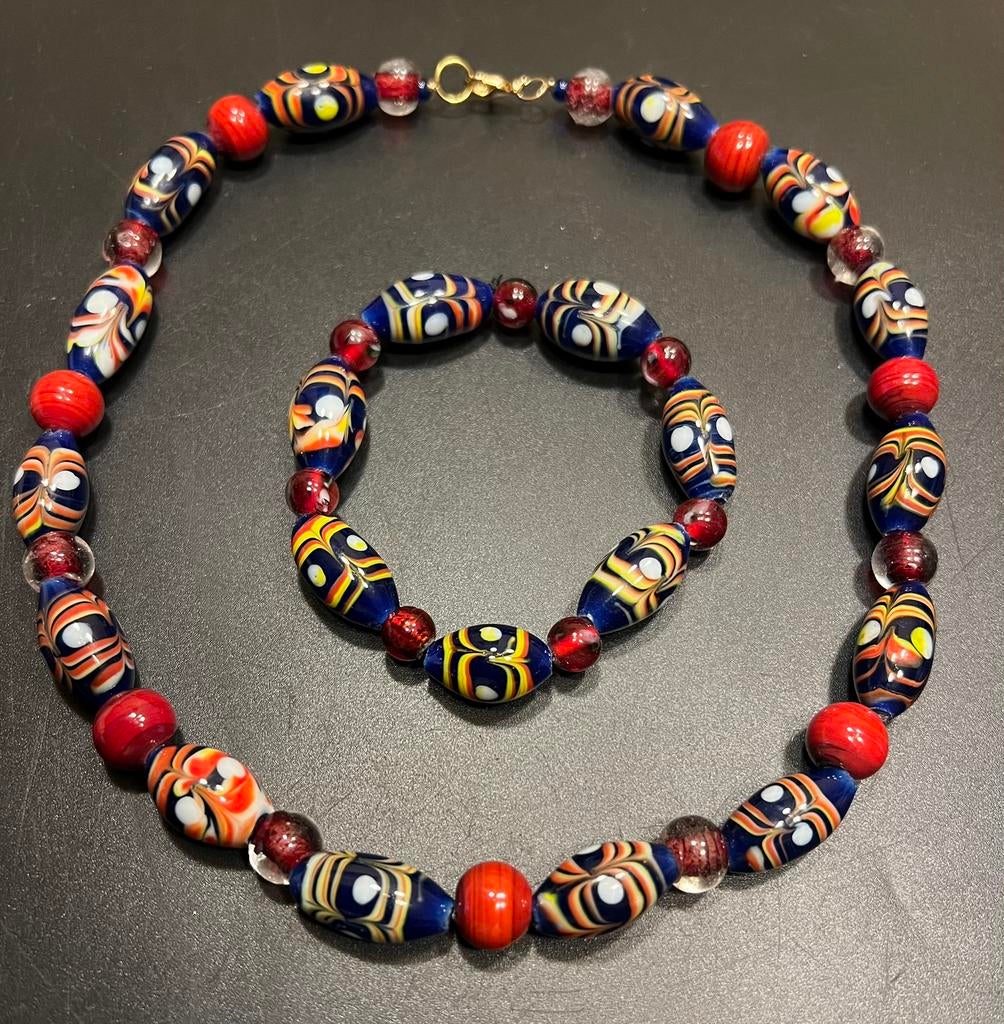 Prachtige millefiori stijl rode glas en verenkralen ketting, Ophalen of Verzenden, Zo goed als nieuw