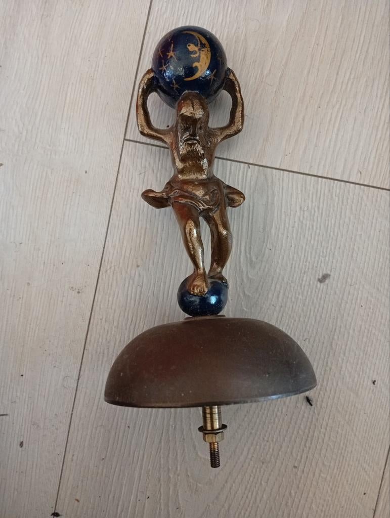 Vintage Atlas beeldje met wereldbol - Uniek decoratiestuk, Ophalen of Verzenden