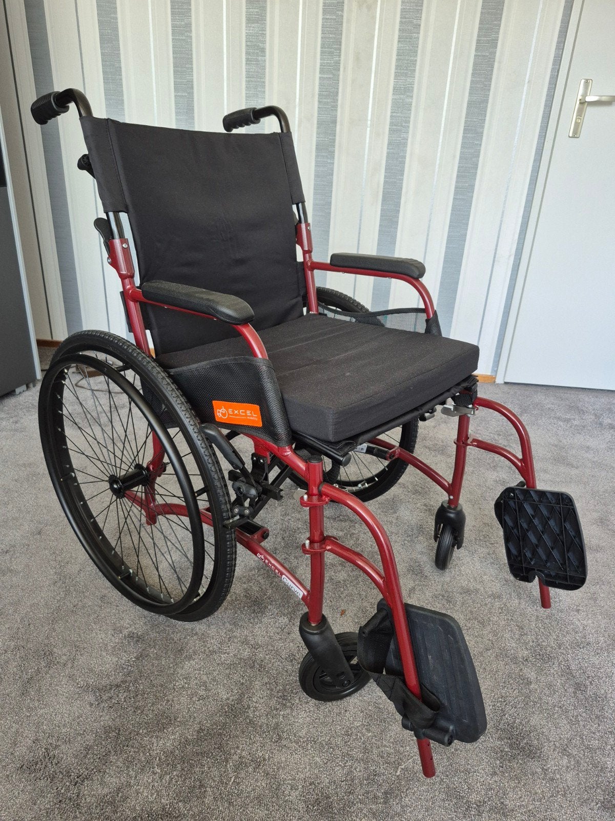 Rolstoel, echt bijna niet gebruikt., Ophalen, Zo goed als nieuw