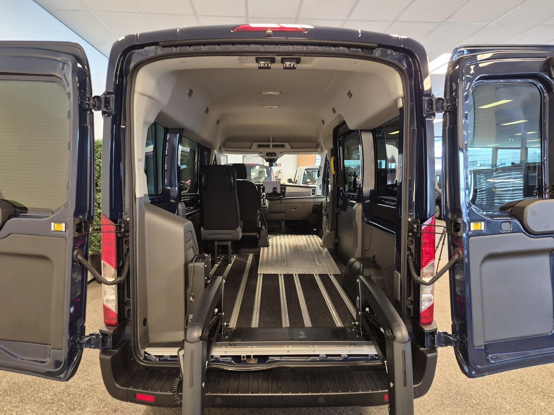 Ford Transit L2H2 Rolstoelbus Automaat, Automaat, 12 maanden, Stof, Zwart