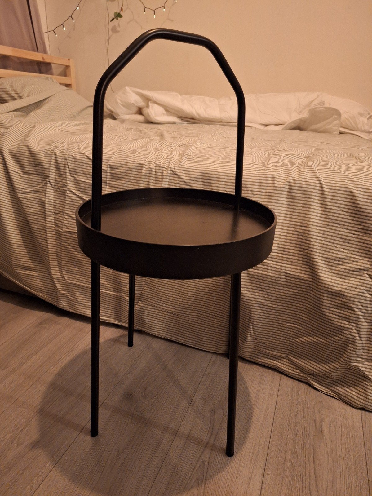 IKEA BURVIK bijzettafel zwart, 45 tot 60 cm, Minder dan 55 cm, Rond, Ophalen of Verzenden