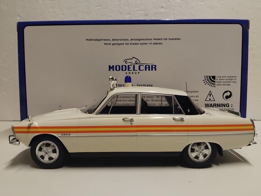 Rover 3500 V8  Police car white Mcg 1:18 KRD, Ophalen of Verzenden, Zo goed als nieuw, Auto, Overige merken