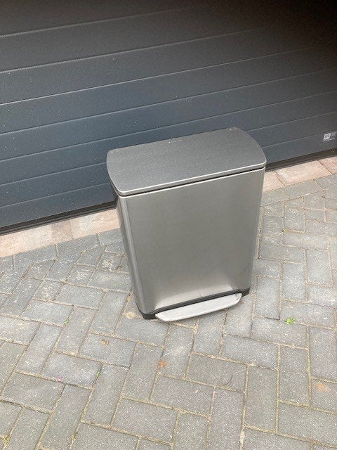 Stijlvolle RVS prullenbak met pedaal - 0 liter, Ophalen, 50 – 75, Met pedaal, 40 liter of meer