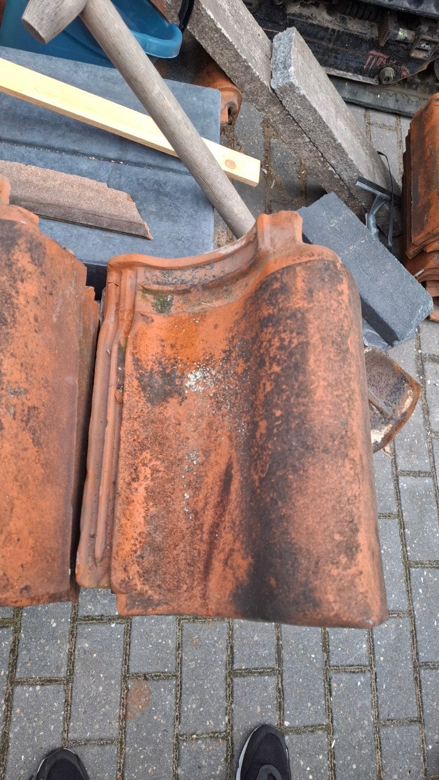 Hoekpannen van Dakpannenfabriek J. Meuwissen Echt, Gebruikt, Steen of Klei, Ophalen of Verzenden, Minder dan 5 m²