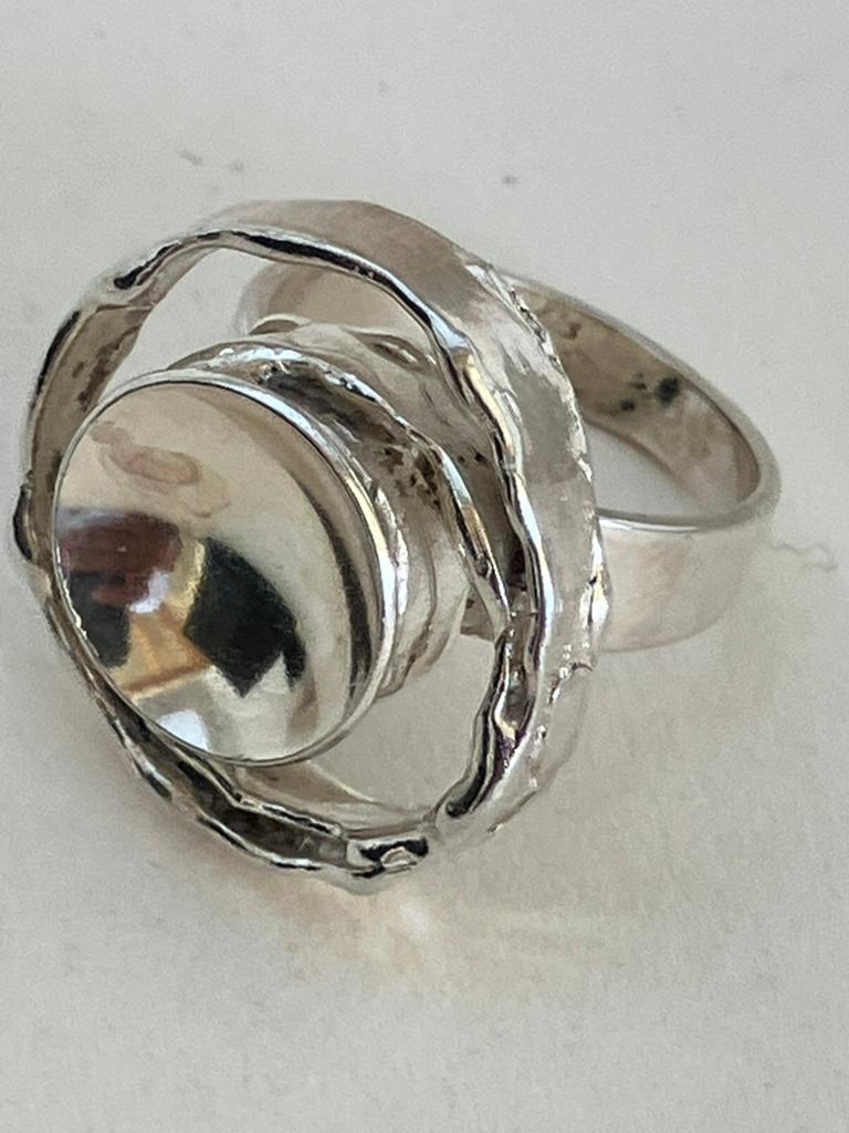 Zilveren ring in mooi ontwerp, Ophalen of Verzenden, Zo goed als nieuw, 17 tot 18, Dame