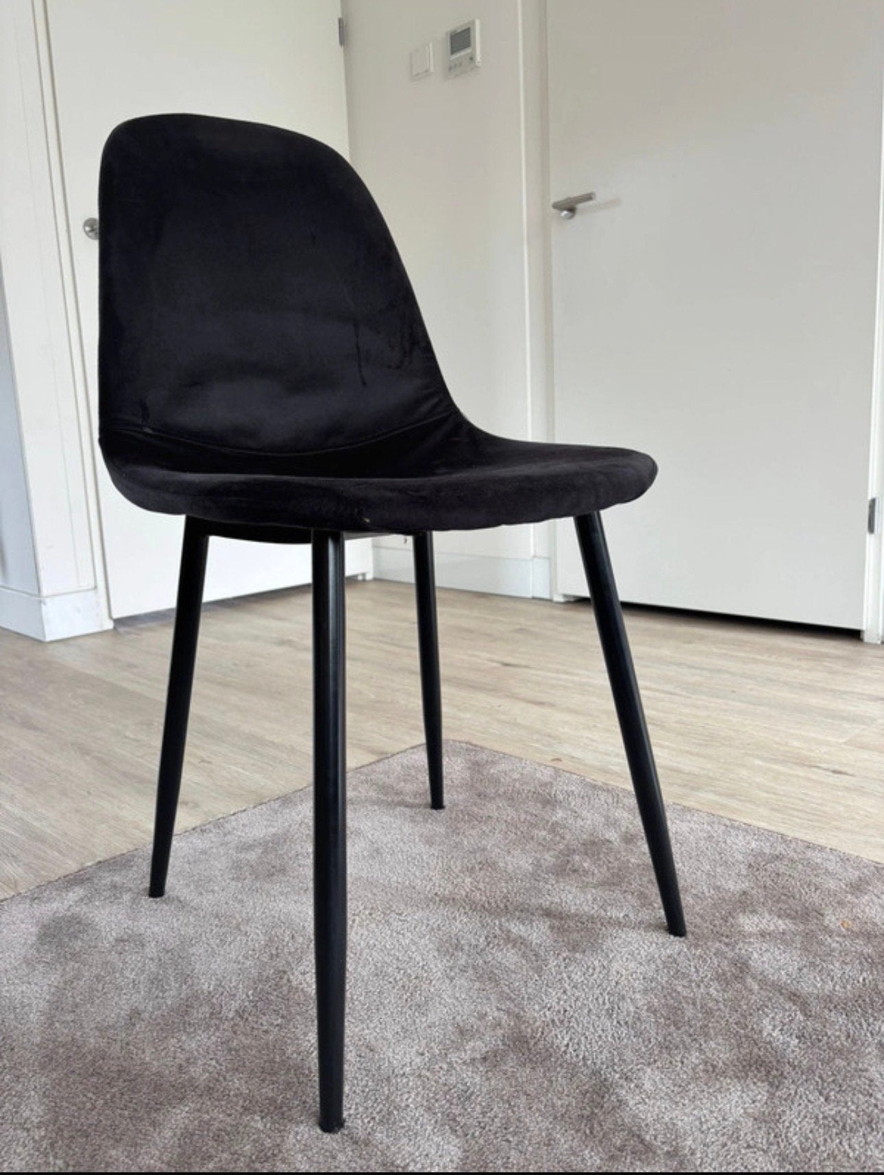 Set van 4 Sklum Glamm eetkamerstoelen, zwart fluweel, Zwart, Ophalen of Verzenden, Zo goed als nieuw, Vier
