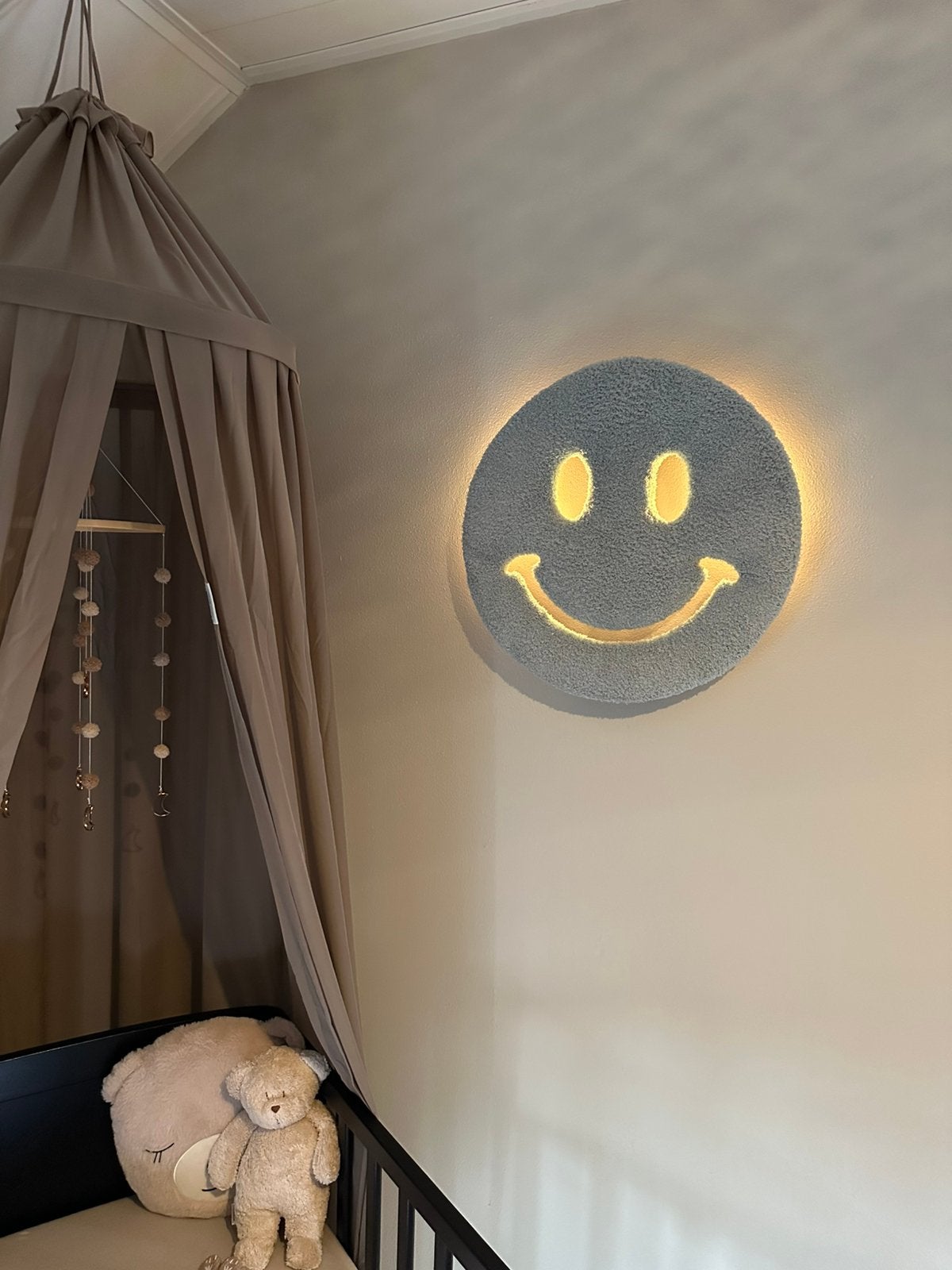 Smiley teddy wandlamp dreamlight lichtgrijs, Ophalen of Verzenden, Nieuw, Lamp
