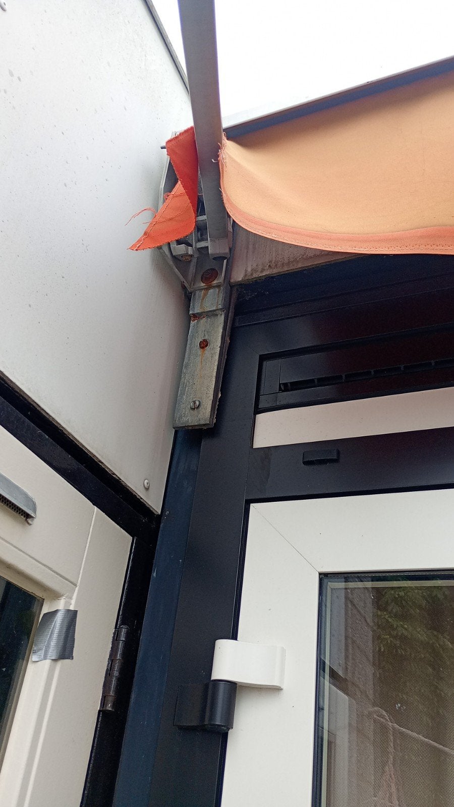 Knikarmscherm 350cm breed, 300cm uitval - Oranje, Tuin en Terras, 150 tot 300 cm, Ophalen, Gebruikt, Knikarmscherm