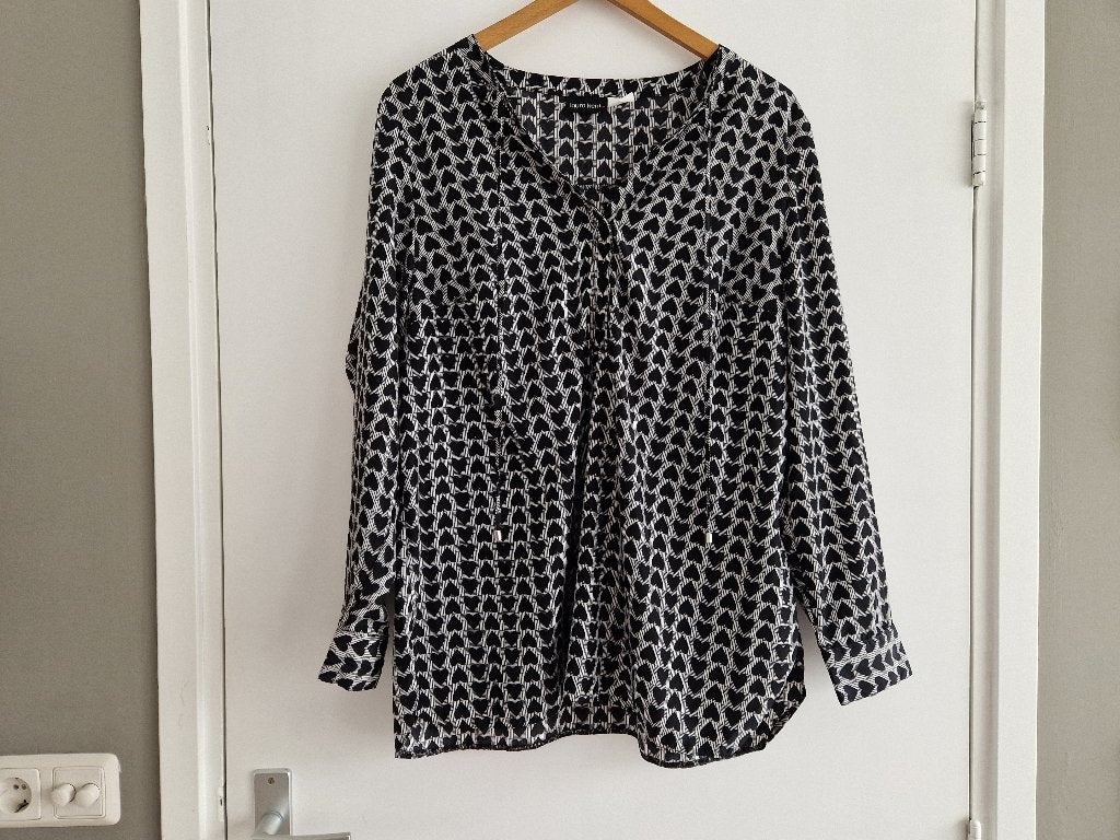 Een leuke blouse met hartjes patroon Maat 46 NIEUW, Overige kleuren, Maat 46/48 (XL) of groter, Nieuw, Ophalen of Verzenden