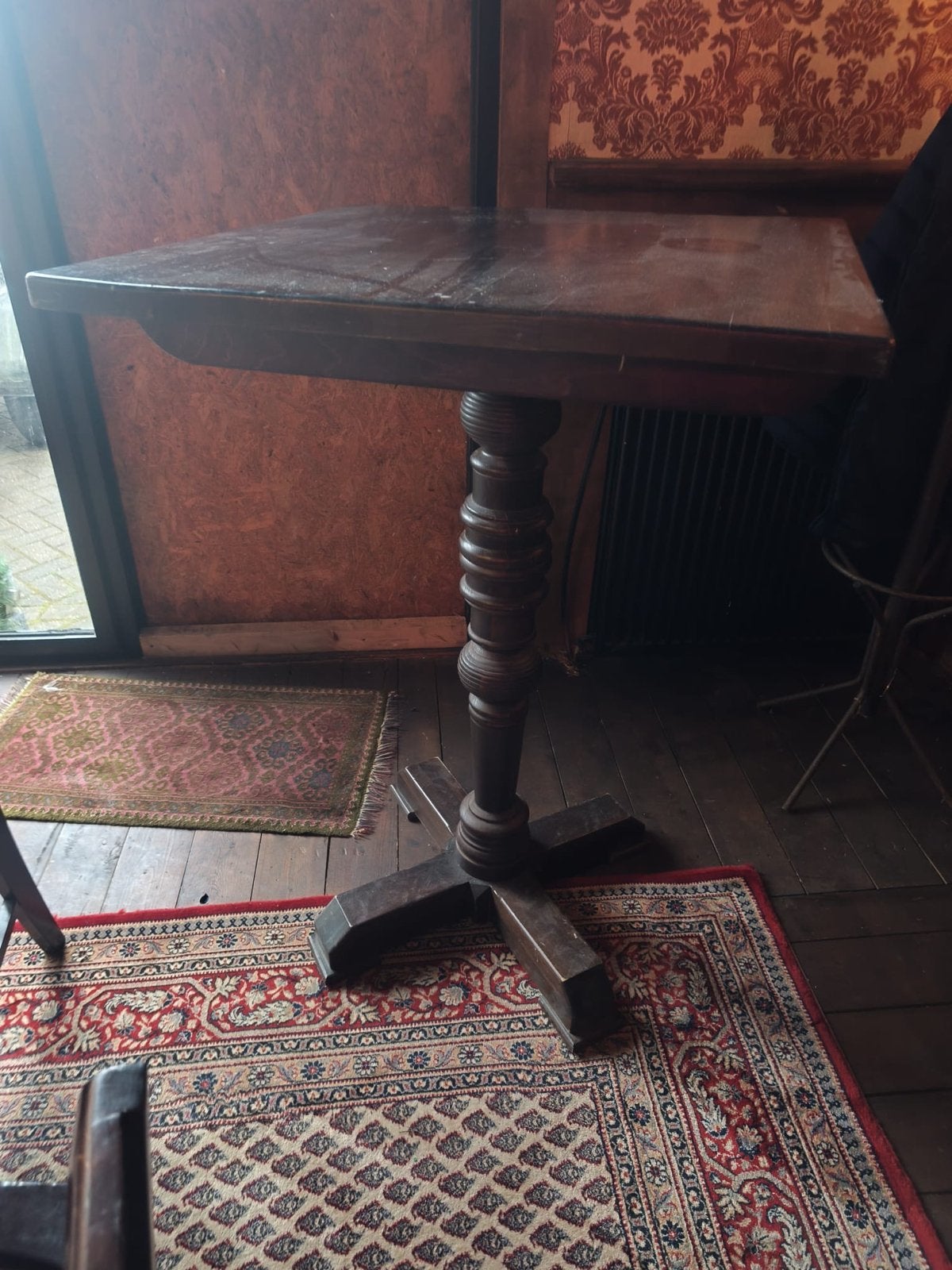 Antieke stamtafel/statafel met gedraaide poot, Ophalen, Gebruikt