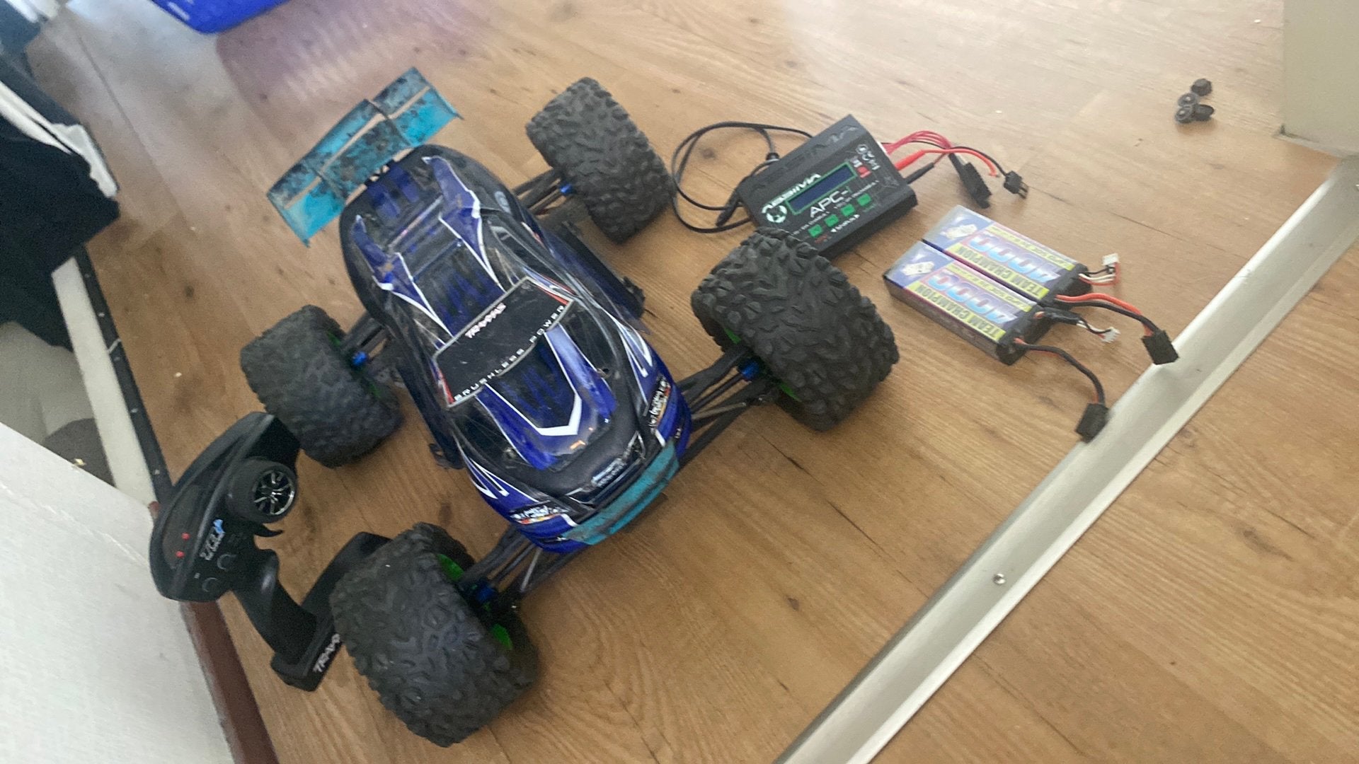Traxxas e-revo brushless edition, Hobby en Vrije tijd, Modelbouw | Radiografisch | Auto's, Auto offroad, Zo goed als nieuw, RTR (Ready to Run)