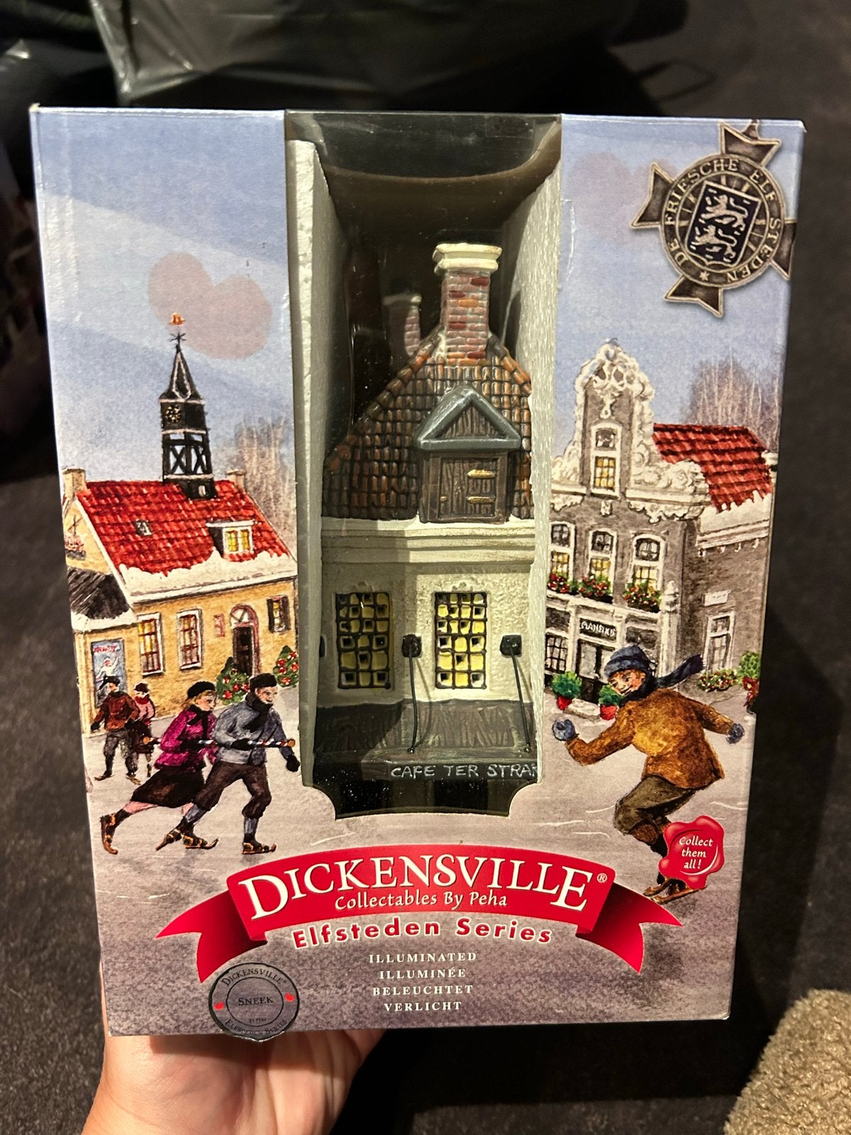 Dickensville Elfsteden Serie - Verlicht Kersthuisje, Ophalen, Meerkleurig, Kunststof, Klassiek