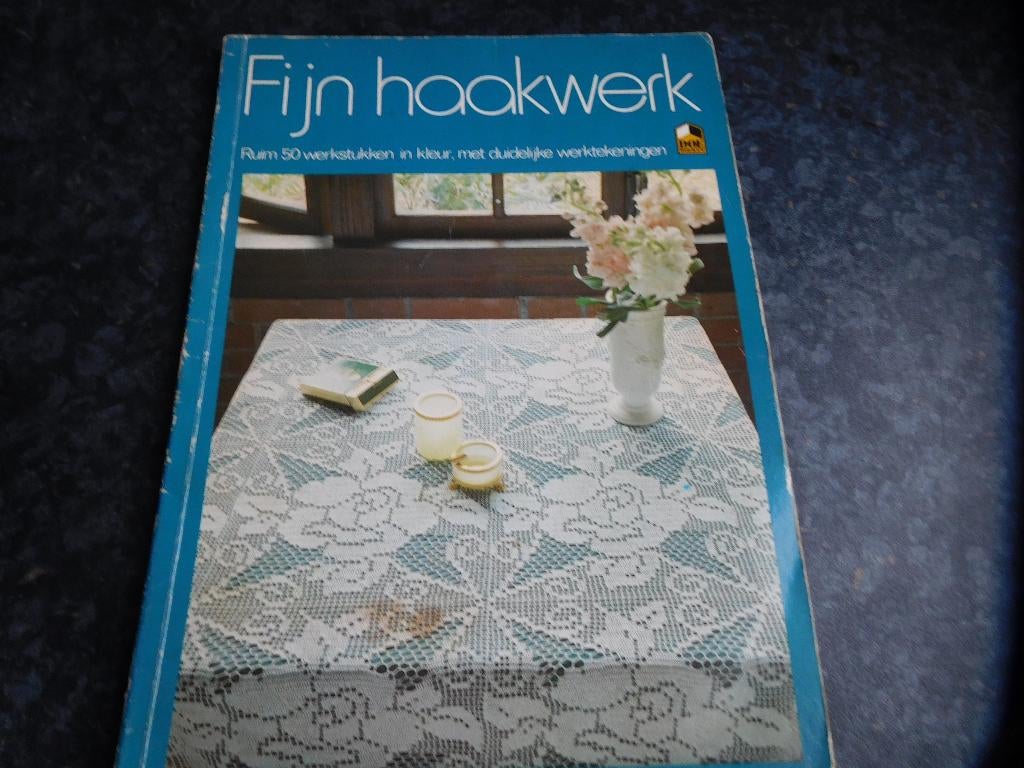haken ==  fijn haakwerk ==  haakboek  ==, Hobby en Vrije tijd, Breien en Haken, Ophalen of Verzenden, Zo goed als nieuw, Haken