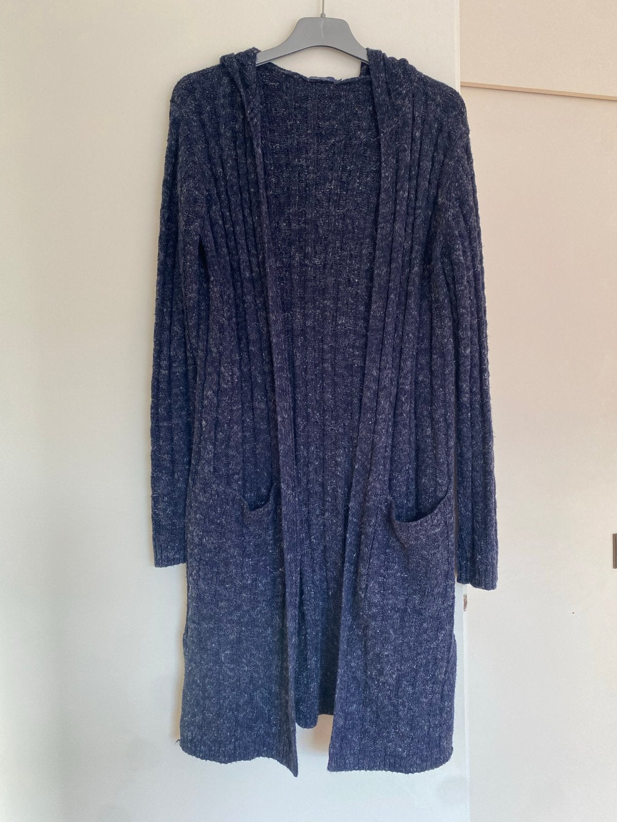 Bershka lang vest met capuchon - Maat L, Ophalen of Verzenden, Zo goed als nieuw, Maat 42/44 (L), Blauw