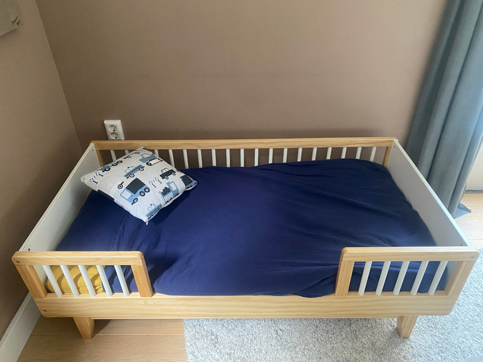 Kinderbed Petit Amelie 140x70, Kinderen en Baby's, Kinderkamer | Bedden, Gebruikt, 140 tot 160 cm, 70 tot 85 cm, Lattenbodem, Ophalen