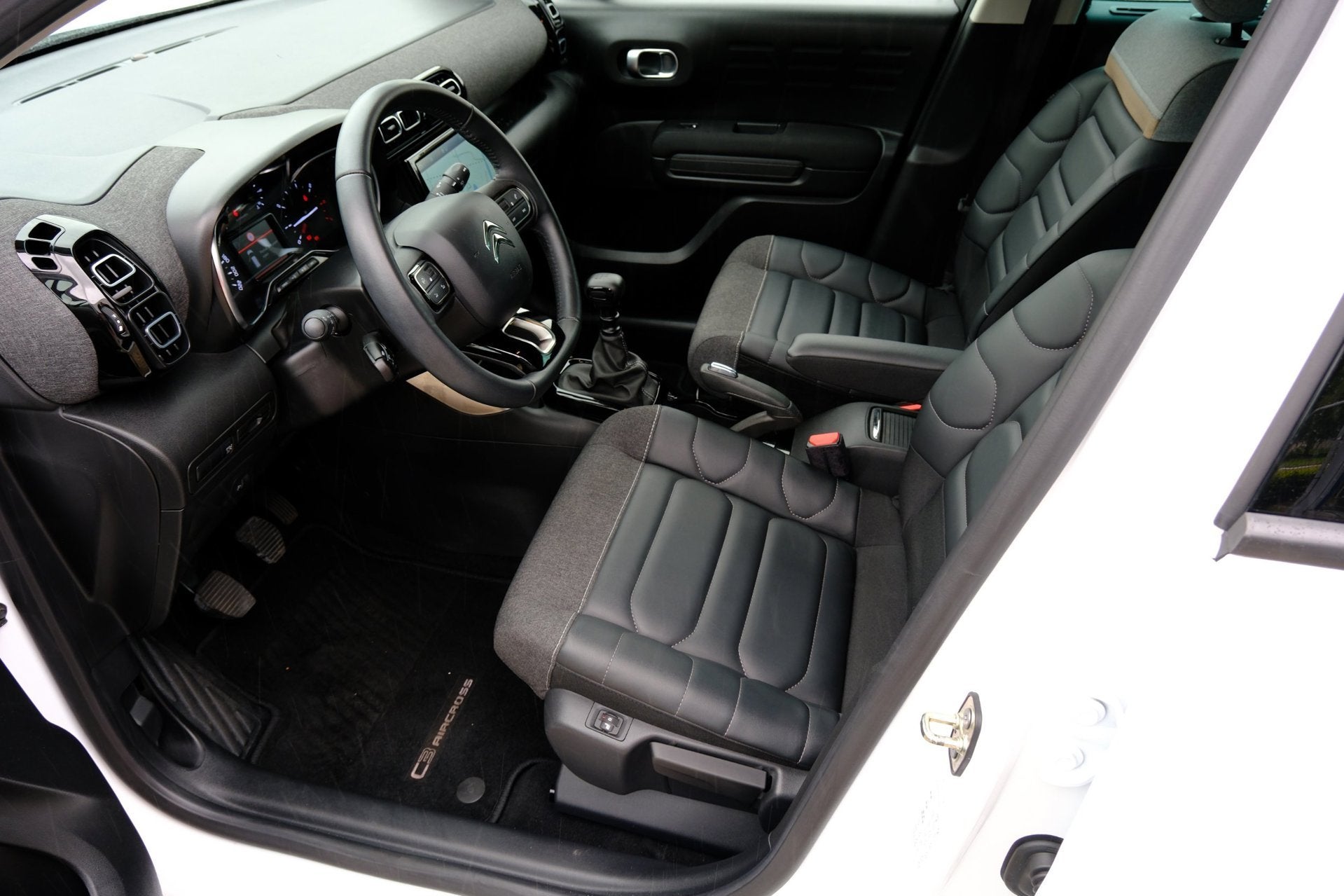 Citroen C3 Aircross 1.2 PureTech Shine Navi|1e Eig|Clima|Cam, Auto's, Voorwielaandrijving, Dealer onderhouden, Gebruikt, Euro 6