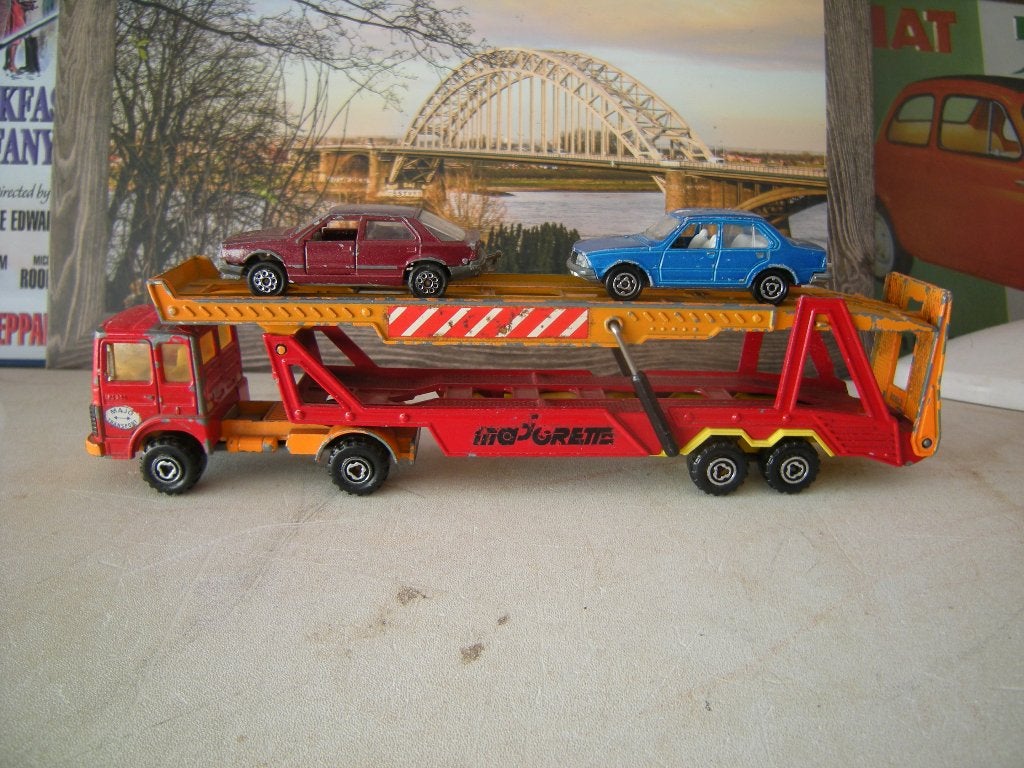 majorette vrachtwagen autotransport met 2x majorette renault, Ophalen of Verzenden, Gebruikt, Bus of Vrachtwagen
