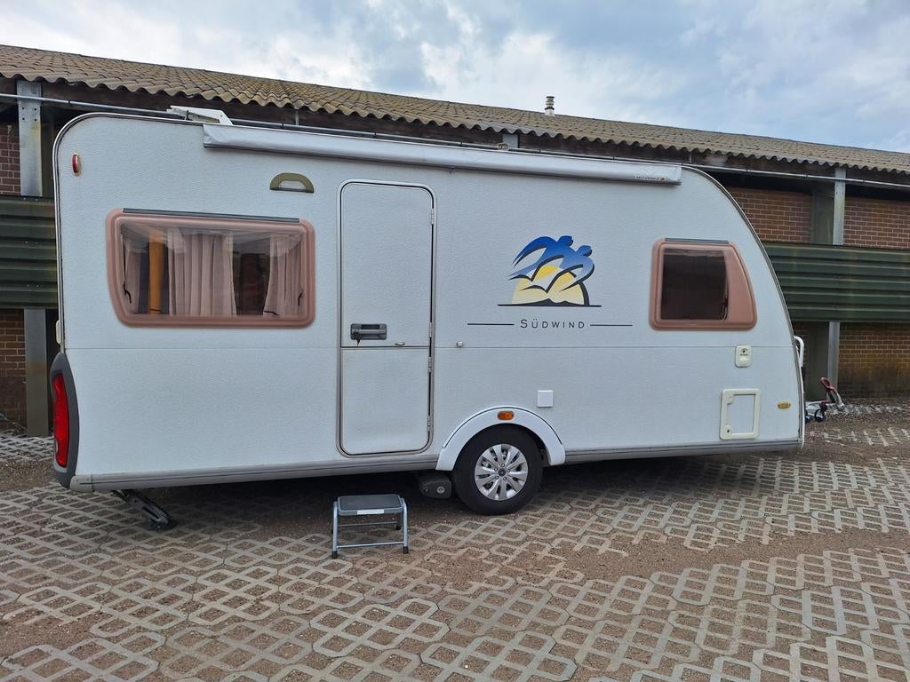 Knaus Sudwind 450FU 2005 ,mover, voortent en fietsenrek, Vast bed, Rondzit, Particulier, Knaus