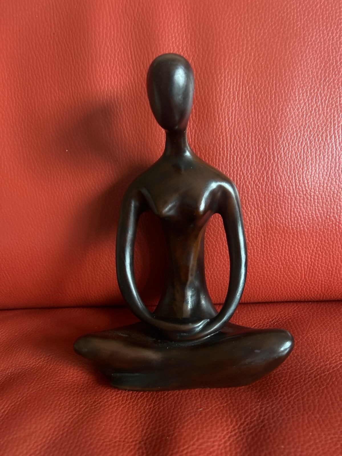 Keramieken gestileerd figuur in lotushouding, 22 cm, Overige onderwerpen, Ophalen of Verzenden, 20 - 50 cm, Steen of Keramiek