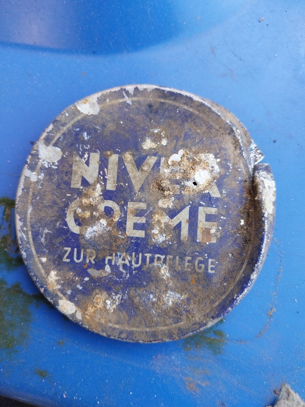 Vondst duits wo2 nivea, Ophalen of Verzenden, Duitsland, Embleem of Badge
