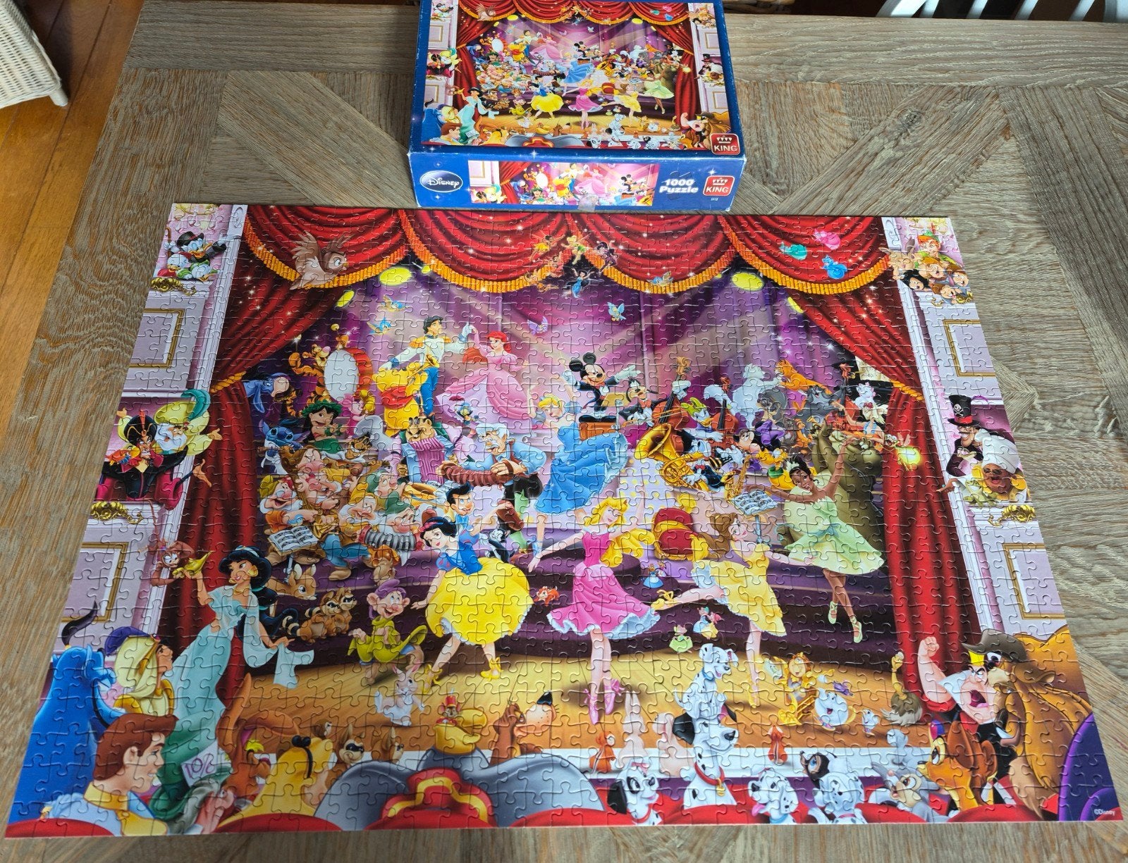 Disney puzzel 1000 stukjes King, Hobby en Vrije tijd, Denksport en Puzzels, Ophalen of Verzenden, 500 t/m 1500 stukjes, Zo goed als nieuw