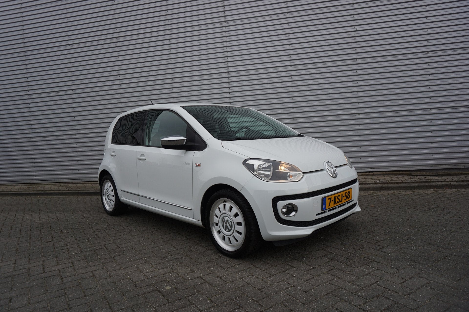 Volkswagen up! 1.0 high up! BlueMotion Airco / Navi / Cruise, Voorwielaandrijving, Euro 5, Stof, Gebruikt